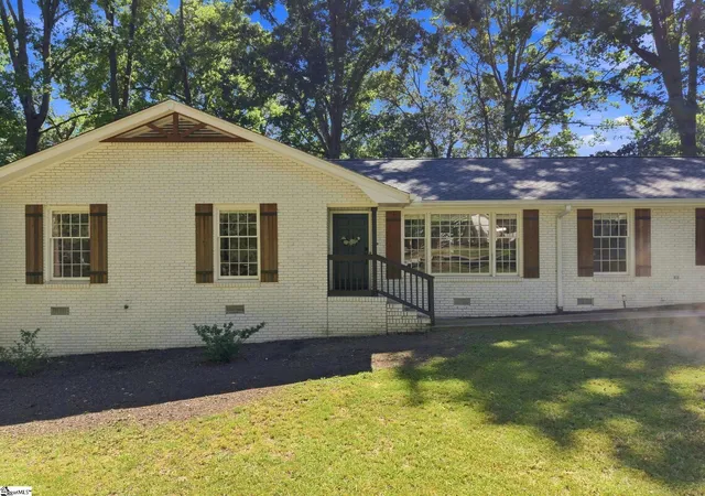 Photo 2 of Single family home for sale at 2 Crafton St, Taylors, SC 29687 | MLS# 1604946 | Listing updated on 2026-09-25