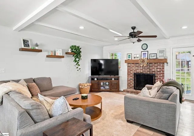Photo 3 of Single family home for sale at 2 Crafton St, Taylors, SC 29687 | MLS# 1604946 | Listing updated on 2026-09-25