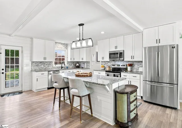 Photo 4 of Single family home for sale at 2 Crafton St, Taylors, SC 29687 | MLS# 1604946 | Listing updated on 2026-09-25
