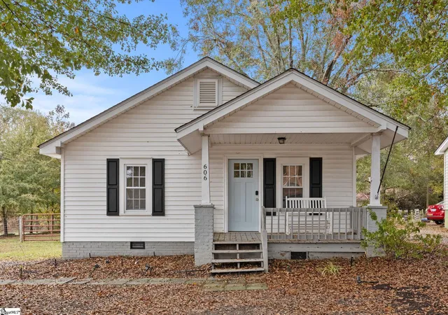 Photo 1 of Single family home for sale at 606 Poplar Dr, Greer, SC 29651 | MLS# 1602635 | Listing updated on 2026-10-30