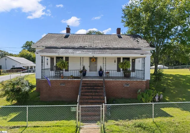 Photo 1 of Single family home for sale at 31 N & 33 Greenwood Ave, Ware Shoals, SC 29692 | MLS# 1603527 | Listing updated on 2026-09-11