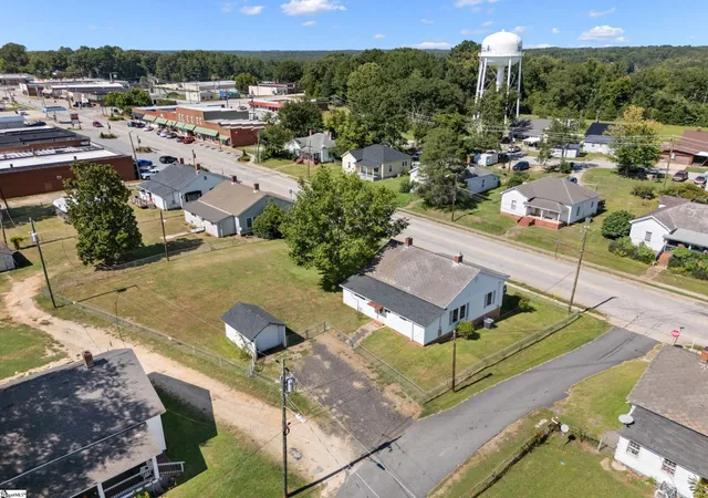 Photo 34 of Single family home for sale at 31 N & 33 Greenwood Ave, Ware Shoals, SC 29692 | MLS# 1603527 | Listing updated on 2026-09-11