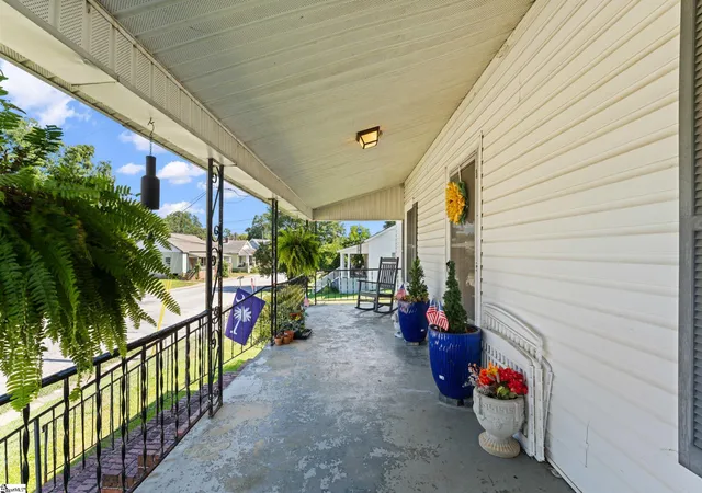 Photo 2 of Single family home for sale at 31 N & 33 Greenwood Ave, Ware Shoals, SC 29692 | MLS# 1603527 | Listing updated on 2026-09-11