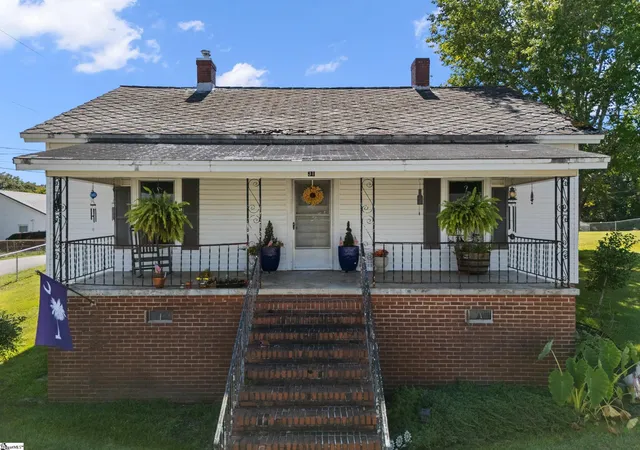 Photo 3 of Single family home for sale at 31 N & 33 Greenwood Ave, Ware Shoals, SC 29692 | MLS# 1603527 | Listing updated on 2026-09-11