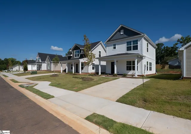 Photo 2 of Single family home for sale at 6 Thorndike Way, Greenville, SC 29617 | MLS# 1604956 | Listing updated on 2026-09-25