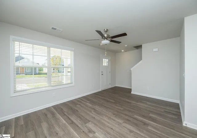 Photo 3 of Single family home for sale at 6 Thorndike Way, Greenville, SC 29617 | MLS# 1604956 | Listing updated on 2026-09-25