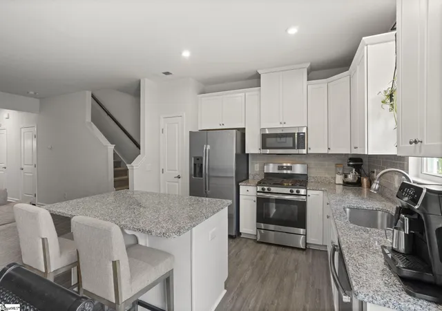 Photo 3 of Townhouse for sale at 108 Roundtree Dr, Simpsonville, SC 29681 | MLS# 1604207 | Listing updated on 2026-09-18