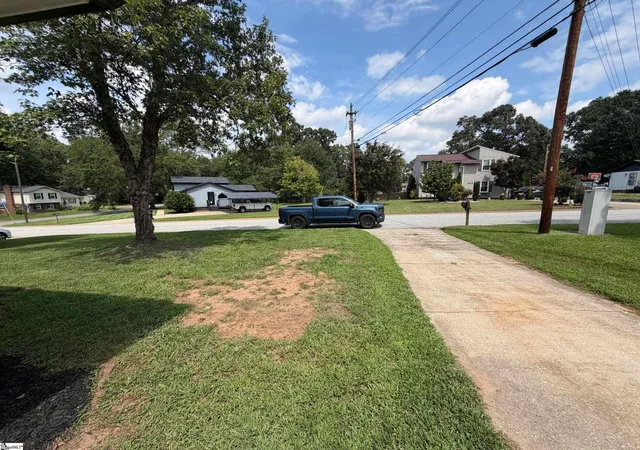 Photo 28 of Single family home for sale at 404 W Yellow Wood Dr, Simpsonville, SC 29680 | MLS# 1603620 | Listing updated on 2026-09-11