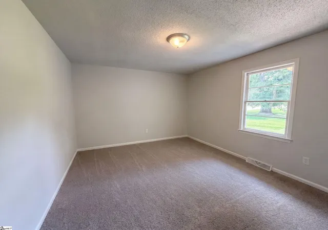 Photo 3 of Single family home for sale at 404 W Yellow Wood Dr, Simpsonville, SC 29680 | MLS# 1603620 | Listing updated on 2026-09-11