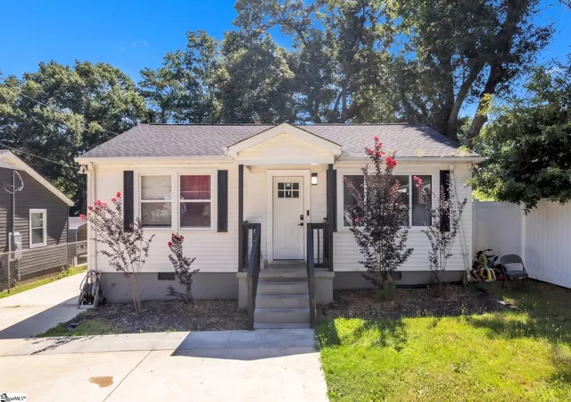 Photo 1 of Single family home for sale at 8 Antioch Dr, Greenville, SC 29605 | MLS# 1604043 | Listing updated on 2026-10-07