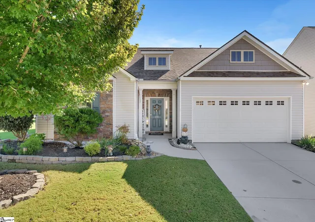Photo 2 of Single family home for sale at 201 St Lucie Dr, Simpsonville, SC 29681 | MLS# 1606529 | Listing updated on 2026-10-14