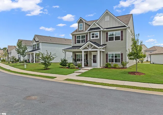 Photo 2 of Single family home for sale at 649 Columbus Cir, Simpsonville, SC 29680 | MLS# 1603131 | Listing updated on 2026-09-10