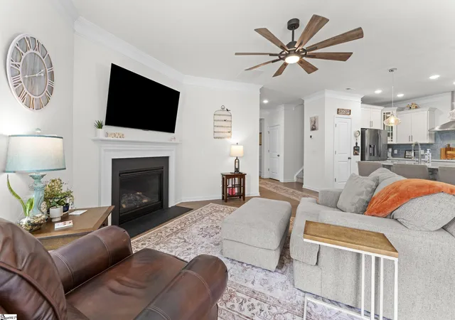 Photo 4 of Single family home for sale at 649 Columbus Cir, Simpsonville, SC 29680 | MLS# 1603131 | Listing updated on 2026-09-10