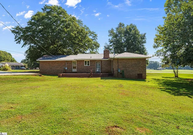 Photo 3 of Single family home for sale at 101 Victorian Dr, Anderson, SC 29625 | MLS# 1604537 | Listing updated on 2026-09-23
