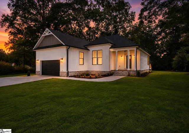 Single family home for sale at 206 Hamilton St, Williamston, SC 29697-1540 | MLS# 1597087