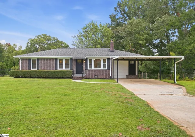 Photo 1 of Single family home for sale at 211 Elaine Ave, Taylors, SC 29687 | MLS# 1604986 | Listing updated on 2026-10-28