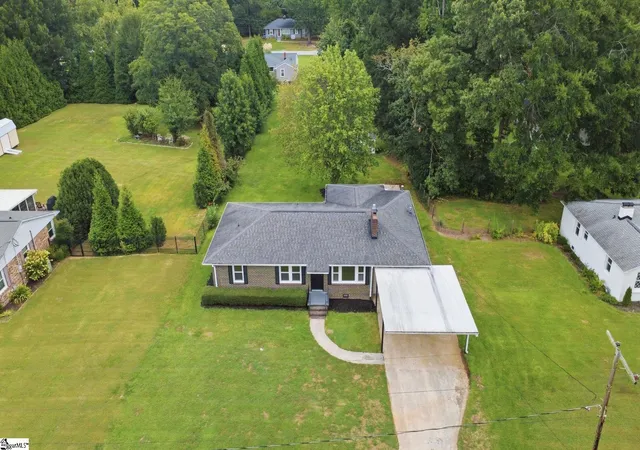 Photo 2 of Single family home for sale at 211 Elaine Ave, Taylors, SC 29687 | MLS# 1604986 | Listing updated on 2026-10-28