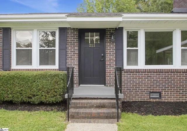 Photo 3 of Single family home for sale at 211 Elaine Ave, Taylors, SC 29687 | MLS# 1604986 | Listing updated on 2026-10-28