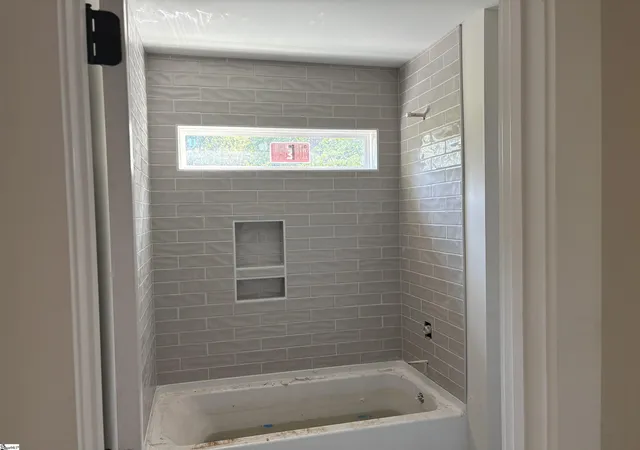 Photo 6 of Single family home for sale at 423 Martin Dr, Greenville, SC 29617 | MLS# 1582437 | Listing updated on 2026-09-03