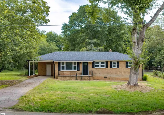 Photo 1 of Single family home for sale at 16 Whiller Dr, Greenville, SC 29605 | MLS# 1605099 | Listing updated on 2026-10-02