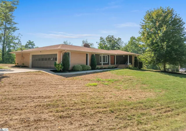 Photo 3 of Single family home for sale at 115 Cannon Ln, Taylors, SC 29687 | MLS# 1604193 | Listing updated on 2026-09-21