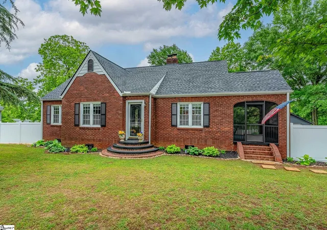 Photo 3 of Single family home for sale at 709 W Main St, Pickens, SC 29671 | MLS# 1604264 | Listing updated on 2026-10-01