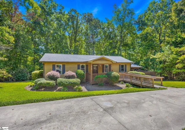 Photo 2 of Single family home for sale at 375 Gravley Rd, Pickens, SC 29671 | MLS# 1604250 | Listing updated on 2026-09-30