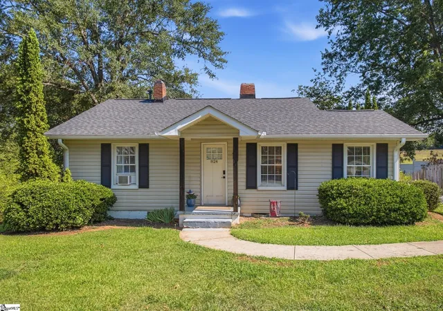 Photo 1 of Single family home for sale at 824 Chick Springs Rd, Taylors, SC 29687 | MLS# 1602729 | Listing updated on 2026-09-11