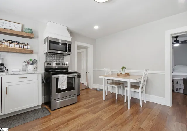 Photo 4 of Single family home for sale at 824 Chick Springs Rd, Taylors, SC 29687 | MLS# 1602729 | Listing updated on 2026-09-11