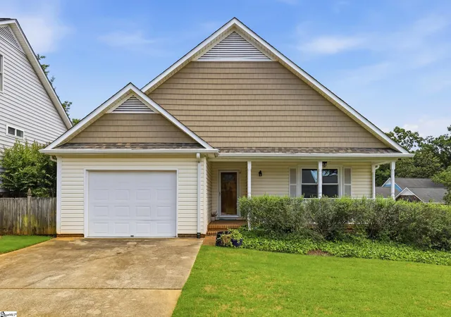 Photo 1 of Single family home for sale at 33 Tilbury Wy, Greenville, SC 29609 | MLS# 1595080 | Listing updated on 2026-09-11