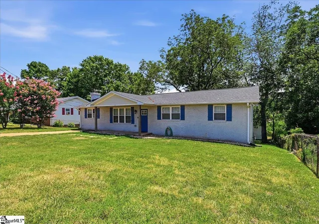Photo 2 of Single family home for sale at 123 Monaview Cir, Greenville, SC 29617 | MLS# 1602733 | Listing updated on 2026-09-04