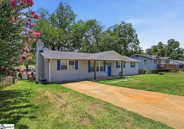Photo 3 of Single family home for sale at 123 Monaview Cir, Greenville, SC 29617 | MLS# 1602733 | Listing updated on 2026-09-04