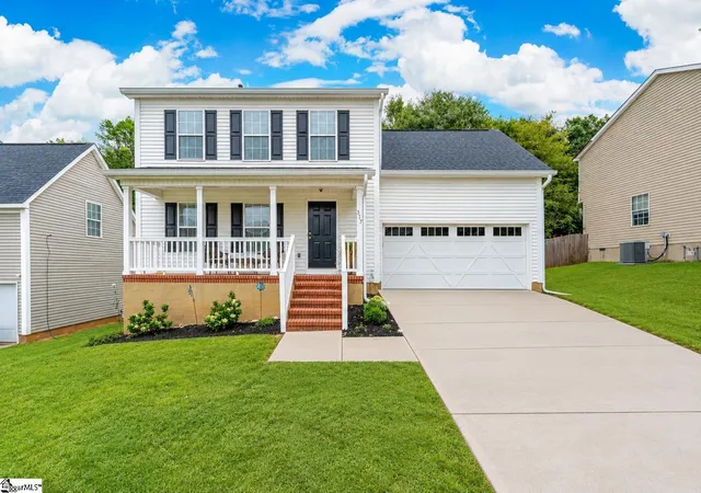 Photo 2 of Single family home for sale at 317 Hampton Ridge Dr, Greer, SC 29651 | MLS# 1605007 | Listing updated on 2026-10-21