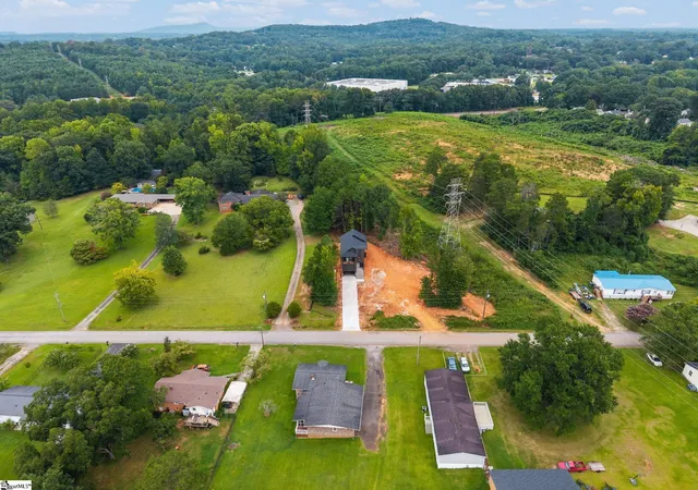 Photo 2 of Single family home for sale at 1010 Highland Rd, Easley, SC 29640 | MLS# 1603265 | Listing updated on 2026-09-09