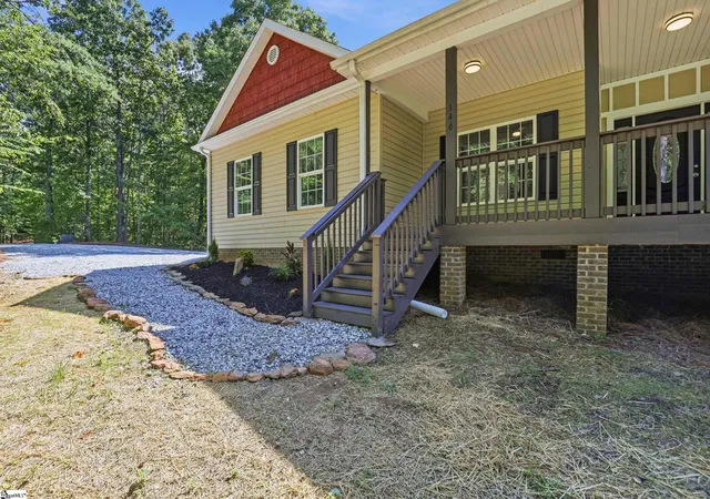 Photo 3 of Single family home for sale at 146 Windmont Rd, Pickens, SC 29671 | MLS# 1597296 | Listing updated on 2026-10-05