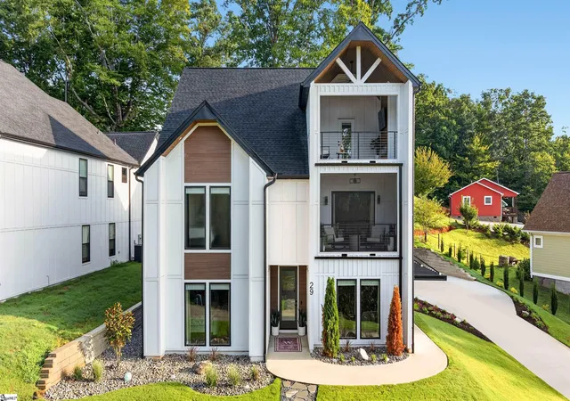 Photo 1 of Single family home for sale at 29 Harbor Dr, Greenville, SC 29611 | MLS# 1601542 | Listing updated on 2026-09-21