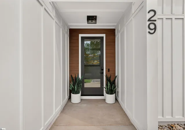 Photo 2 of Single family home for sale at 29 Harbor Dr, Greenville, SC 29611 | MLS# 1601542 | Listing updated on 2026-09-21