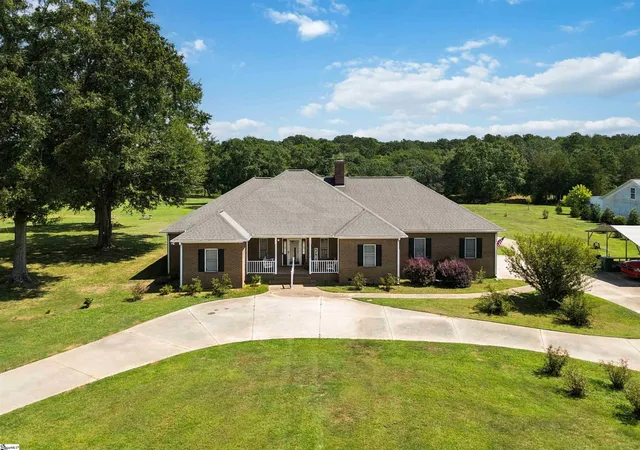 Photo 1 of Single family home for sale at 2861 Fairveiw Rd, Fountain Inn, SC 29644 | MLS# 1602851 | Listing updated on 2026-09-09