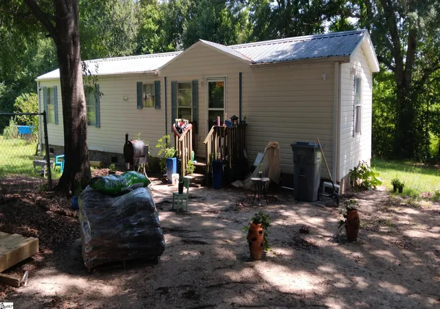 Photo 3 of Manufactured home for sale at 16227 Hwy 25, Ware Shoals, SC 29692 | MLS# 1597048 | Listing updated on 2026-09-05