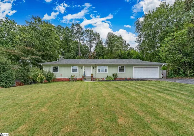 Photo 2 of Single family home for sale at 102 Ravensworth Rd, Taylors, SC 29687 | MLS# 1603266 | Listing updated on 2026-09-11