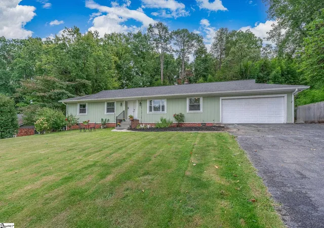 Photo 2 of Single family home for sale at 102 Ravensworth Rd, Taylors, SC 29687 | MLS# 1603266 | Listing updated on 2026-09-11