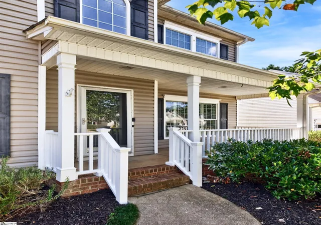 Photo 3 of Sale Pending at 222 Grimes Dr, Simpsonville, SC 29681 | MLS# 1603417 | Listing updated on 2026-10-05