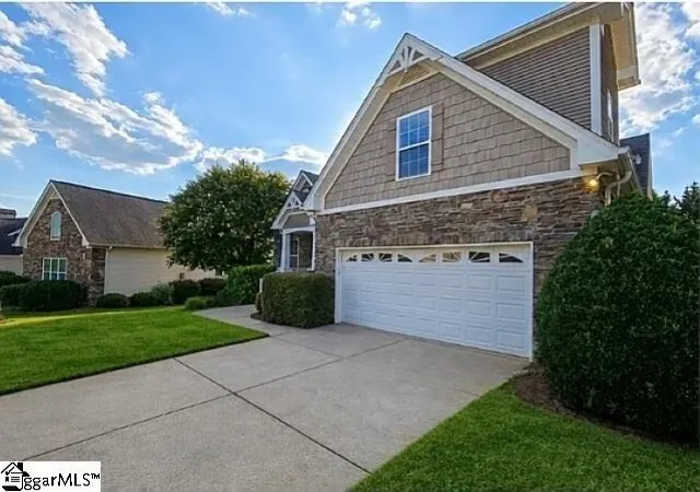Photo 3 of Single family home for sale at 212 Medford Dr, Greer, SC 29650 | MLS# 1602837 | Listing updated on 2026-09-07