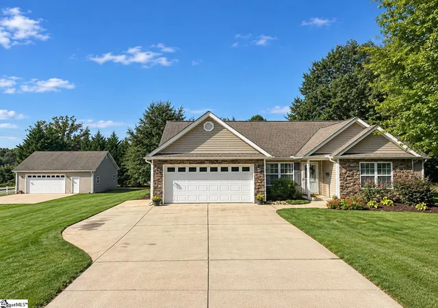 Photo 1 of Single family home for sale at 1 Berry Tree Ct, Greer, SC 29651 | MLS# 1600353 | Listing updated on 2026-09-11