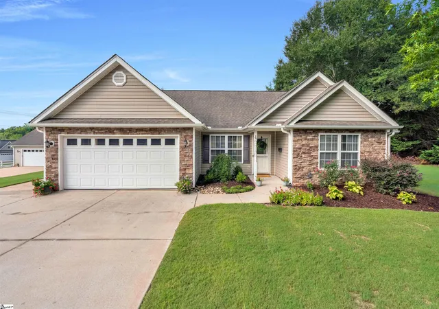 Photo 2 of Single family home for sale at 1 Berry Tree Ct, Greer, SC 29651 | MLS# 1600353 | Listing updated on 2026-09-11