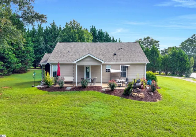 Photo 4 of Single family home for sale at 1 Berry Tree Ct, Greer, SC 29651 | MLS# 1600353 | Listing updated on 2026-09-11