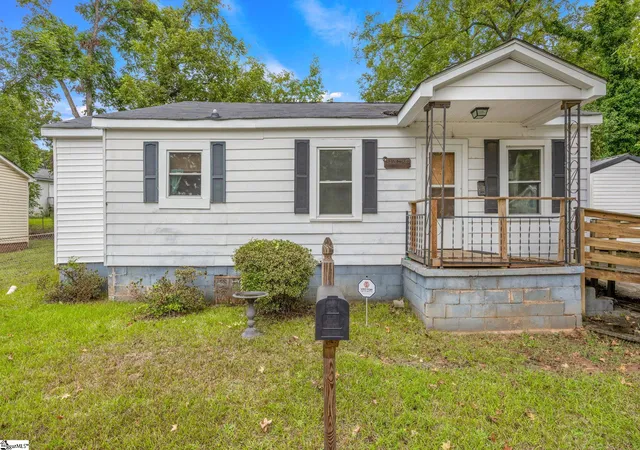 Photo 3 of Single family home for sale at 1002 Bowman Ave, Anderson, SC 29625 | MLS# 1604856 | Listing updated on 2026-09-25