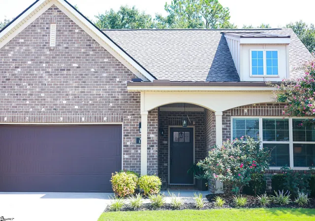 Photo 1 of Single family home for sale at 11 Heron Glen Way, Simpsonville, SC 29680 | MLS# 1604885 | Listing updated on 2026-10-03