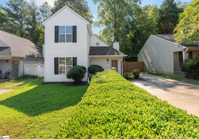 Single family home for sale at 100 Mosspoint Dr, Greenville, SC 29617 | MLS# 1603438
