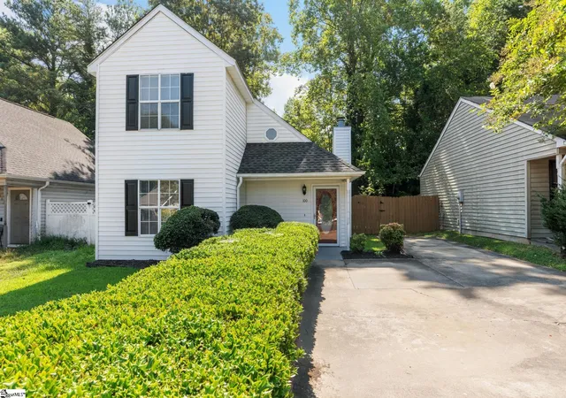 Photo 3 of Single family home for sale at 100 Mosspoint Dr, Greenville, SC 29617 | MLS# 1603438 | Listing updated on 2026-09-10